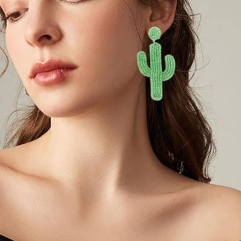 NWT Green Beaded Cactus Earrings Thee Inches - Picture 4 of 9